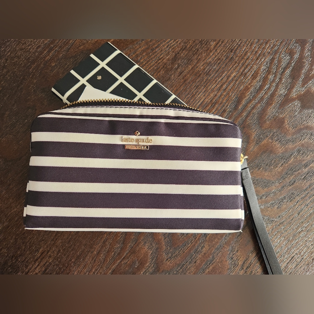 Kate Spade wireless phone charging bag